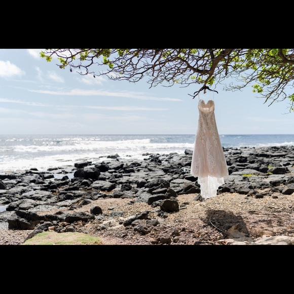 Gorgeous Essence of Australia wedding gown - Picture 4 of 5